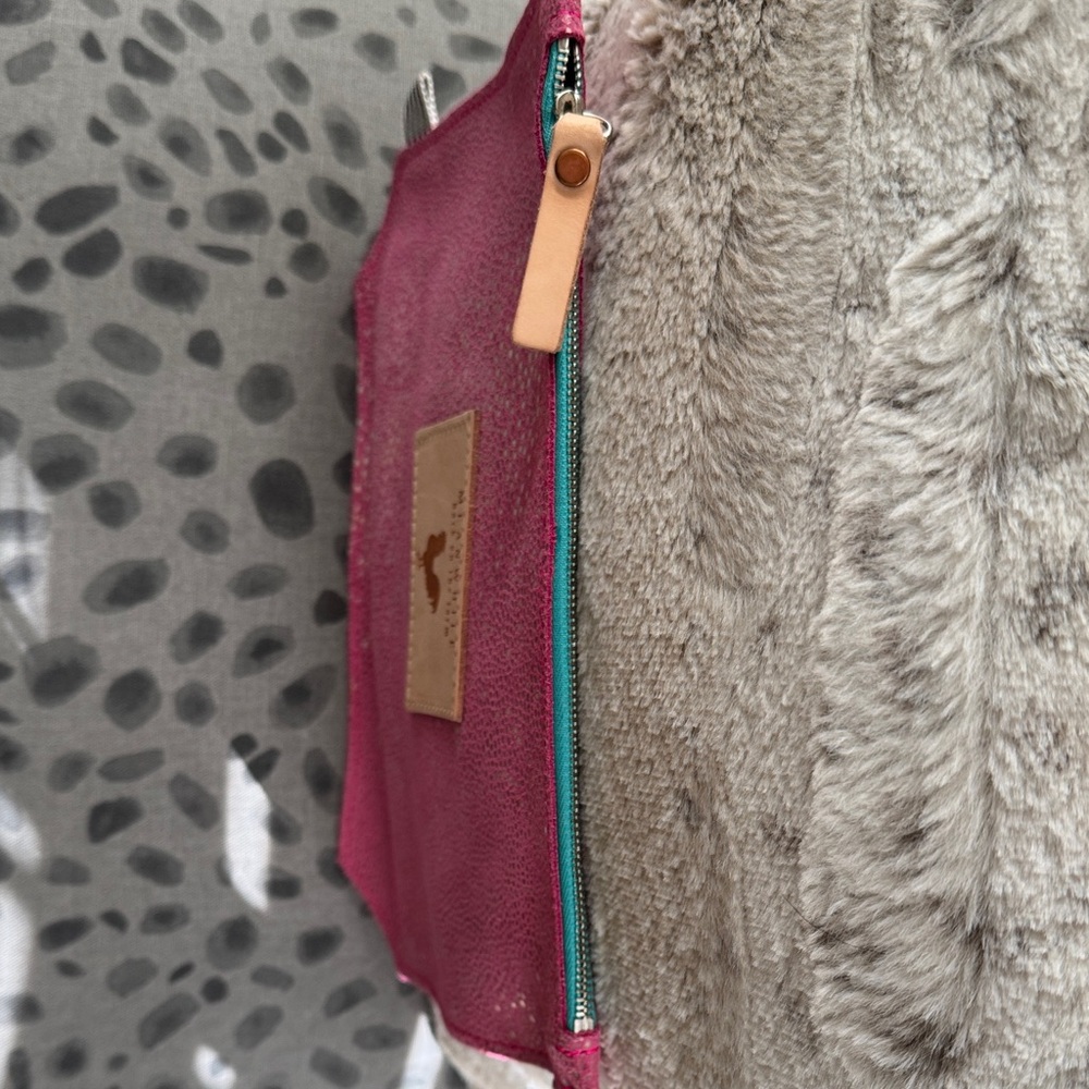 Brand New Meanwhile Back on the Farm Pink Stingray Leather Wristlet - Picture 4 of 8